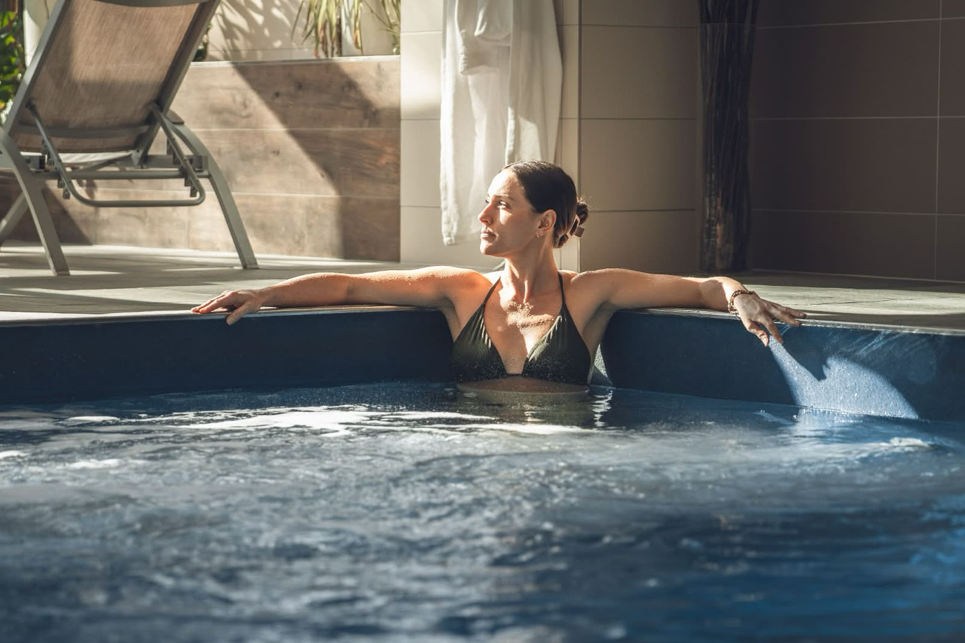 Bain à remous de l'espace spa de la Maison Jenny