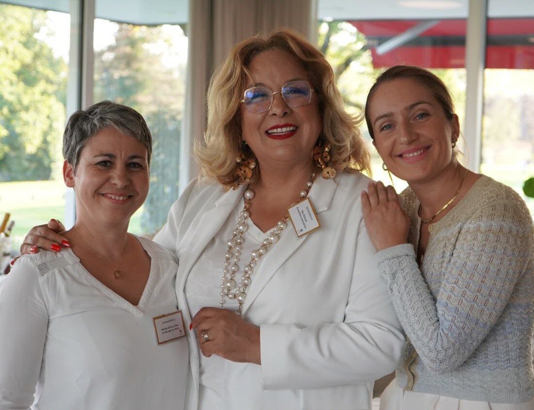 Emilie, Rim et Line, les trois présidentes de Résonance, lors d'une rencontre du réseau